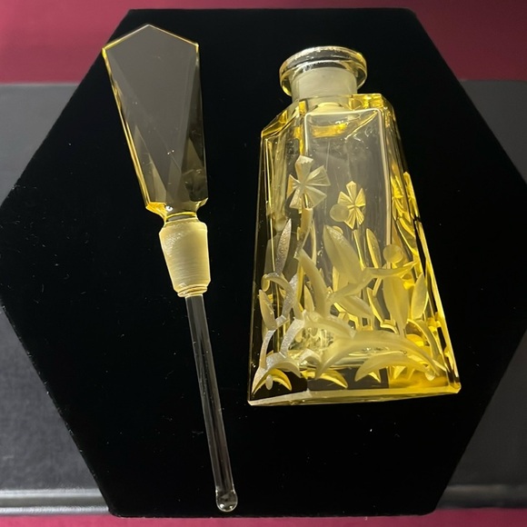 Art Deco Czechoslovakia Yellow Floral Vaseline Glowy Glass Perfume Bottle Dauber - Picture 5 of 15